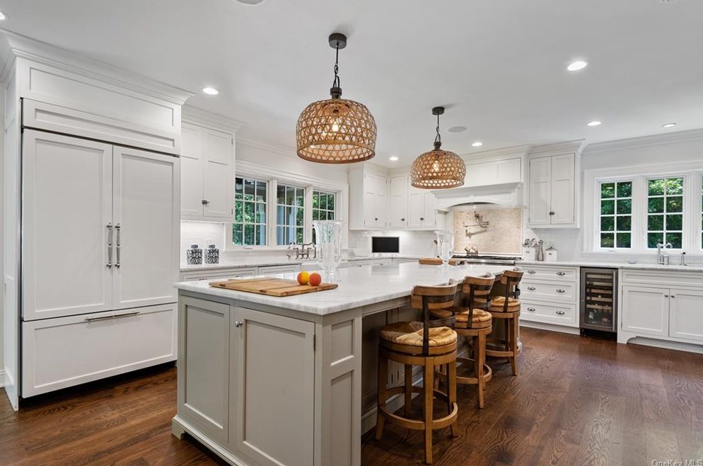 7 Sterling Rd, Harrison NY  10528-1403 exterior