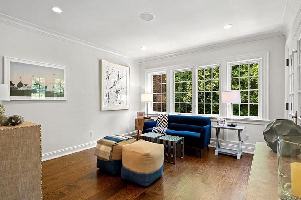 7 Sterling Rd, Harrison NY  10528-1403 exterior