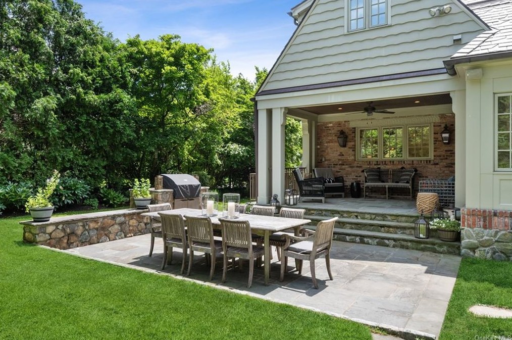 7 Sterling Rd, Harrison NY  10528-1403 exterior