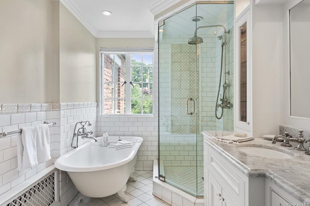 7 Sterling Rd, Harrison NY  10528-1403 exterior