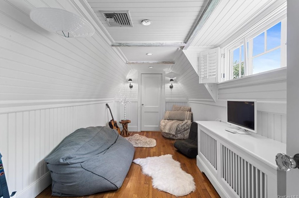 7 Sterling Rd, Harrison NY  10528-1403 exterior