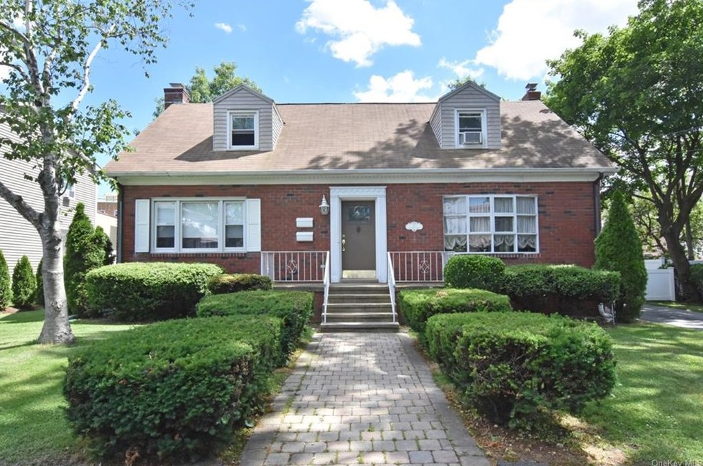11 Holland St, Harrison, NY 10528-3214