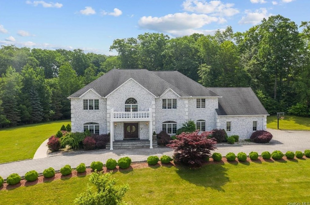 25 Heritage Ct, Tuxedo Park, NY 10987