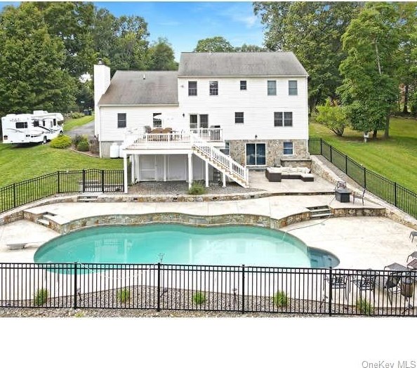 2 Glenvue Dr, Kent Lakes, NY 10512-1009