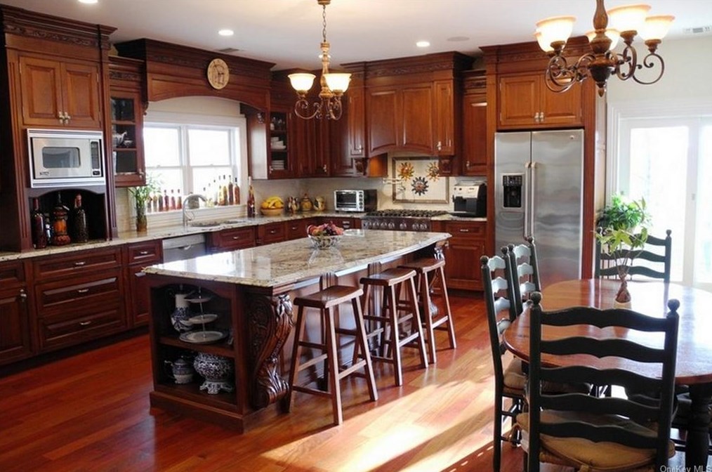 1307 Albany Post Rd, Croton On Hudson NY  10520-1568 exterior