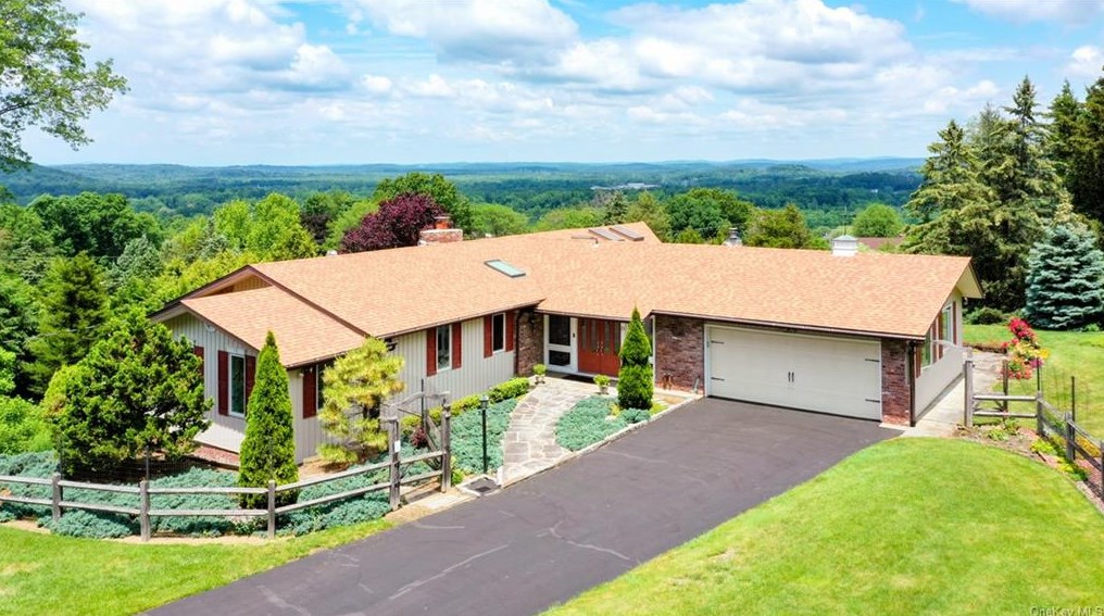 25 Ladue Rd, East Fishkill, NY 12533-6471