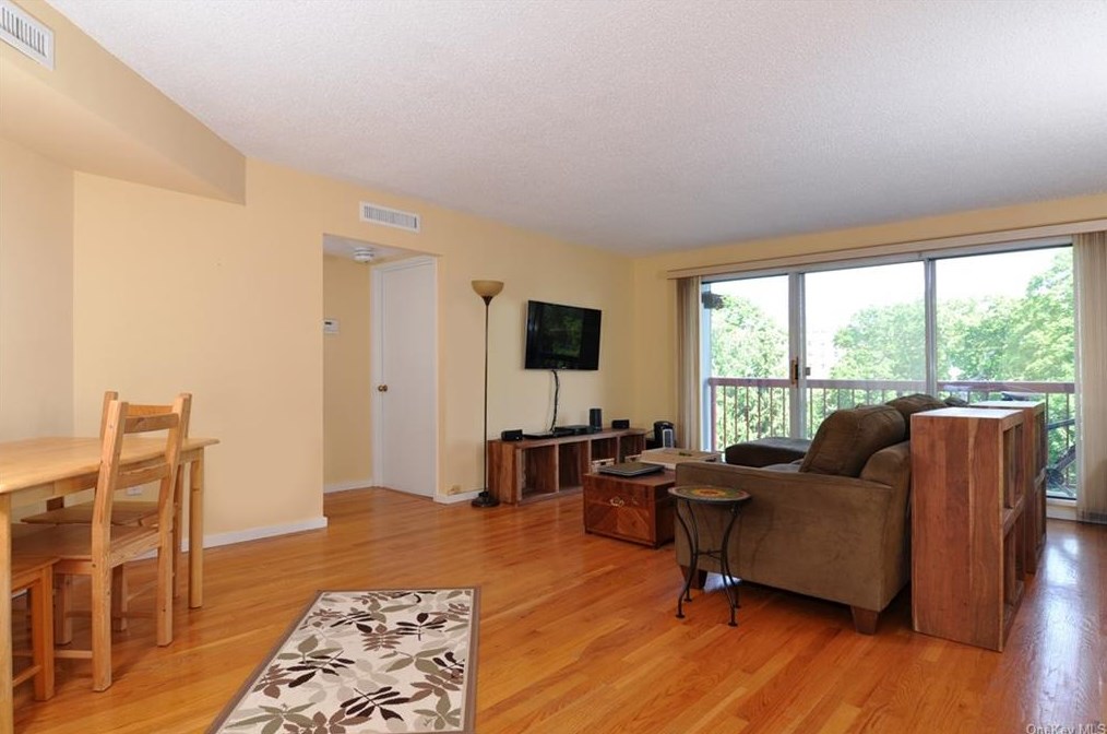 10 Stewart Pl Apt 7ew, White Plains, NY