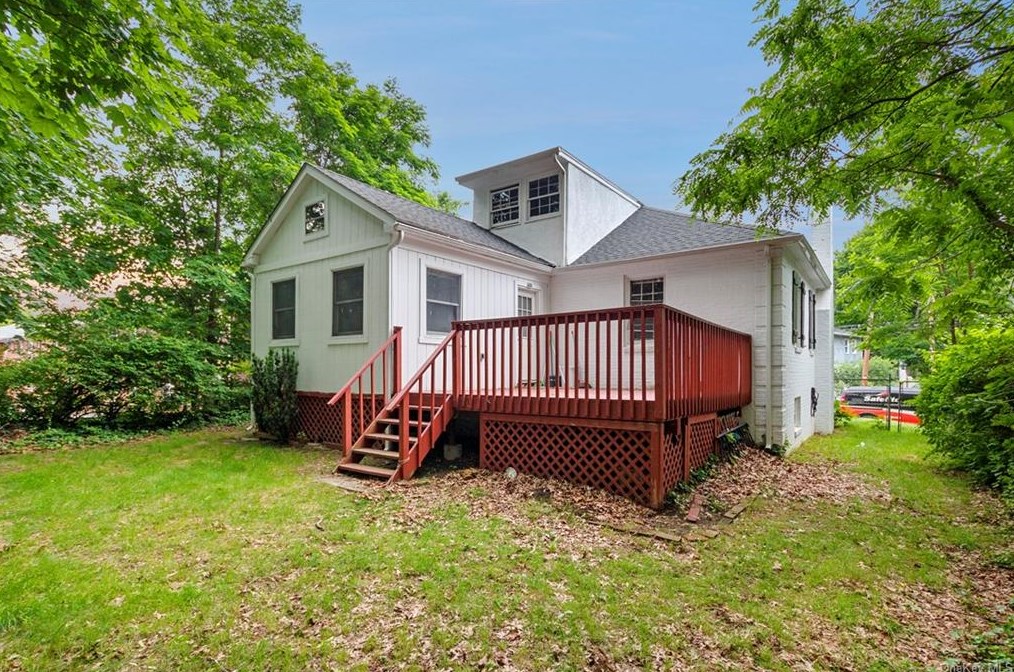 12 Division Ave, Chestnut Ridge, NY 10977