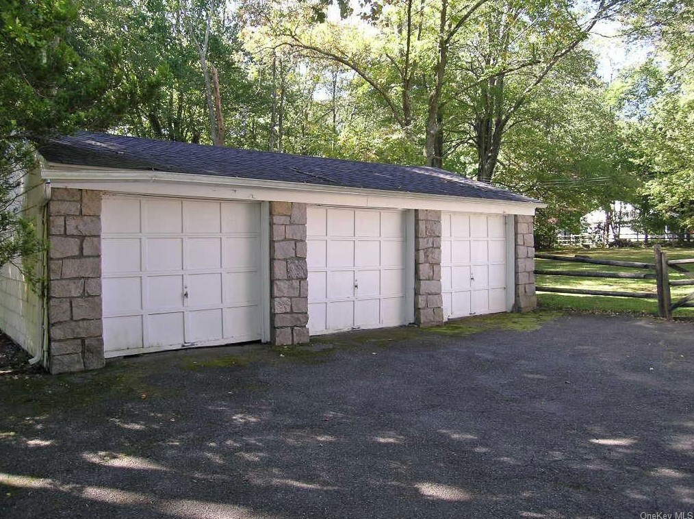 25 Frances Dr, Katonah, NY 10536