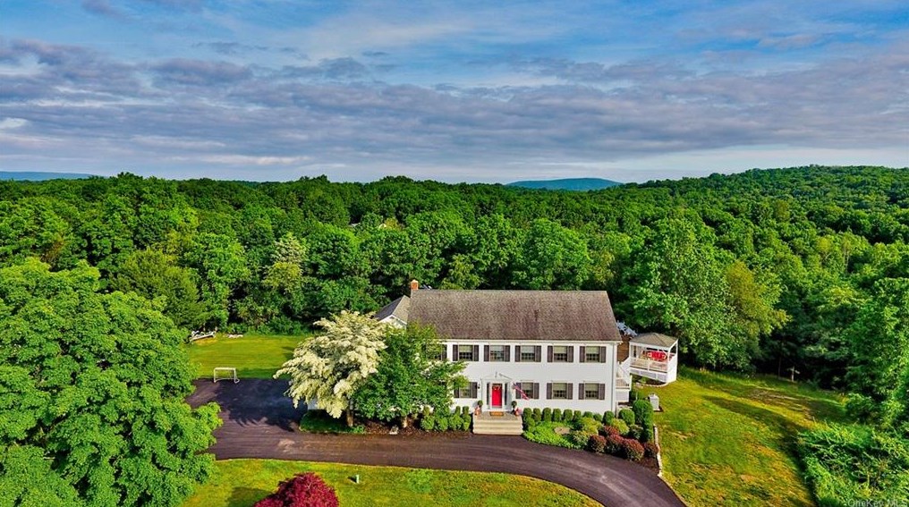 15 Candlewood Dr, Goshen, NY 10924-5314