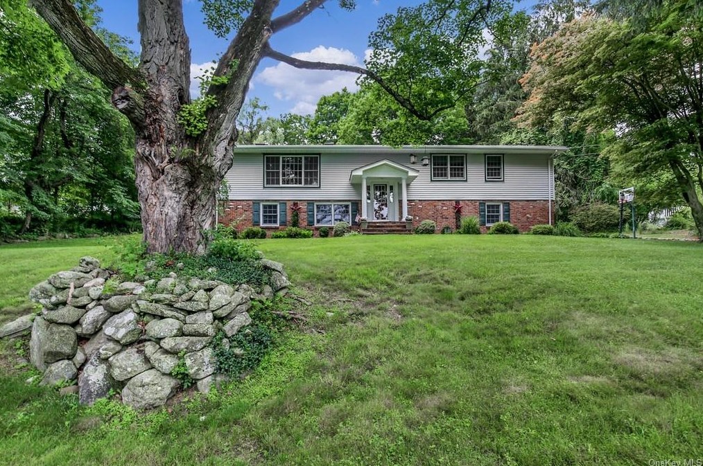 22 Harkin Rd, Kent Lakes, NY 10512-4058