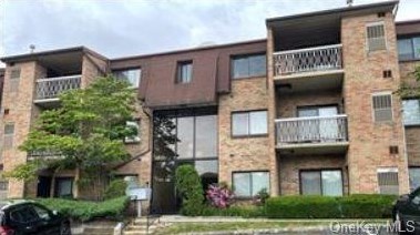 201 Kennedy Dr, Chestnut Ridge, NY 10977