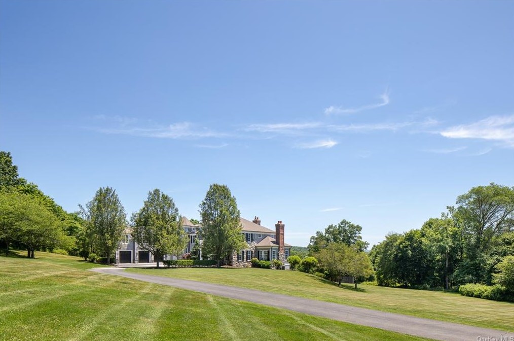 14 Orchard Hill Rd, Katonah, NY 10536-3020