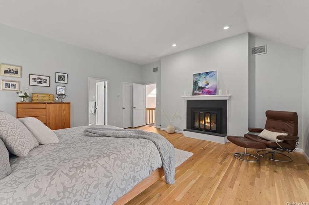 6 Quaker Hill Ct, Croton On Hudson NY  10520-3522 exterior