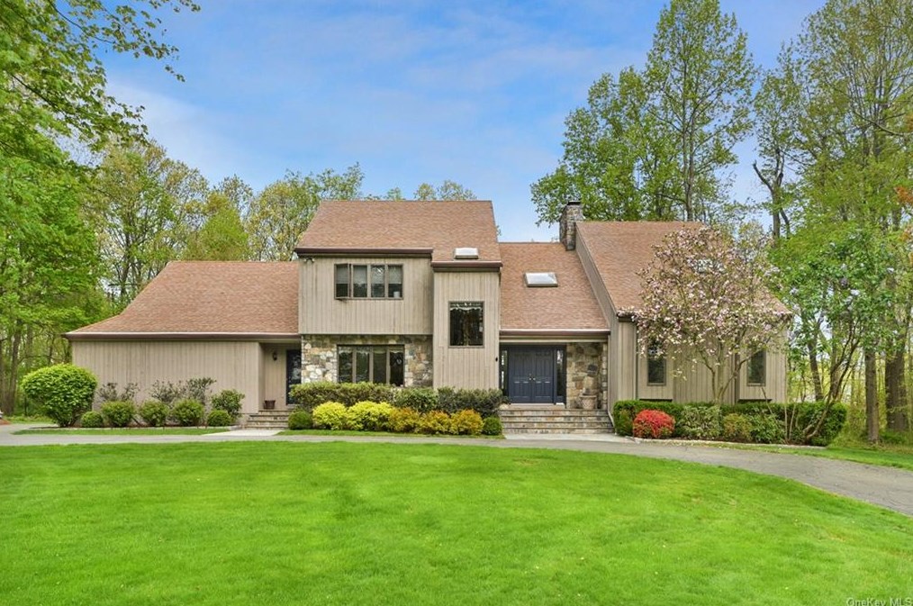 6 Quaker Hill Ct, Croton On Hudson NY  10520-3522 exterior