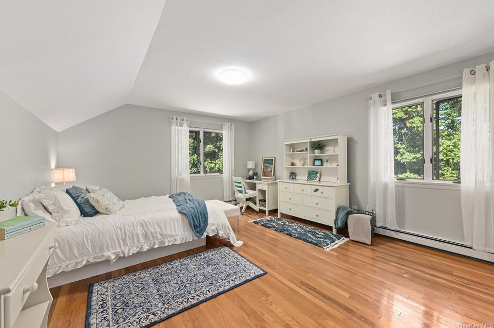 6 Quaker Hill Ct, Croton On Hudson NY  10520-3522 exterior