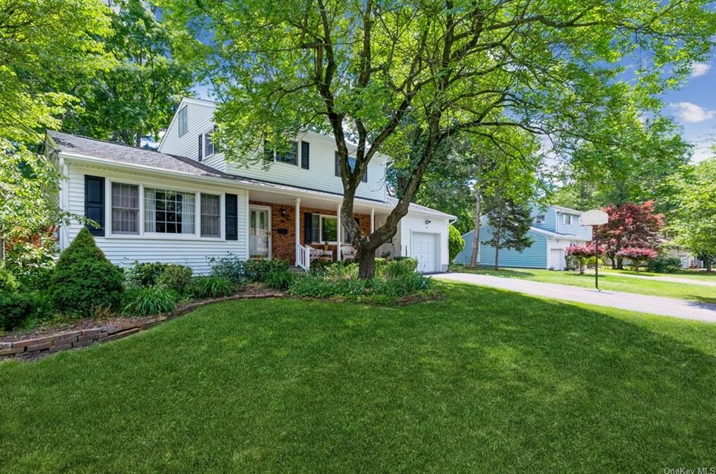 20 Greendale Rd, New City, NY 10956-4708