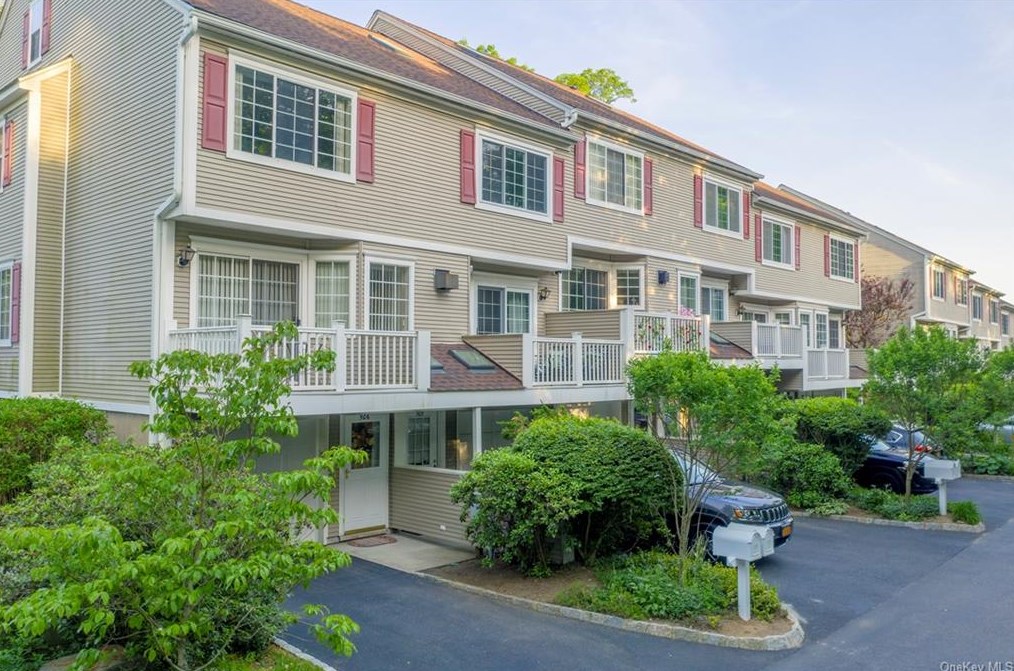 506 Park Ridge Ln, White Plains, NY 10603