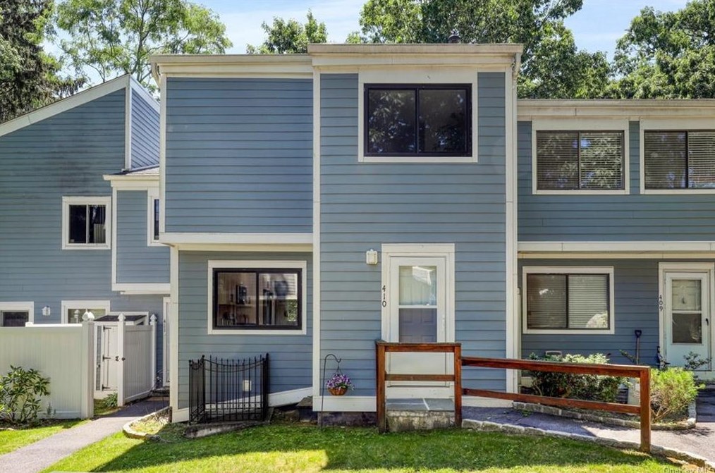 25 Barker St #410, Mount Kisco, NY 10549