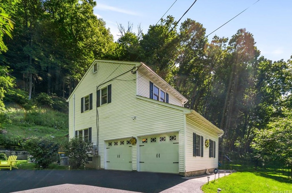 190 Pound Ridge Rd, Bedford, NY 10506-1242