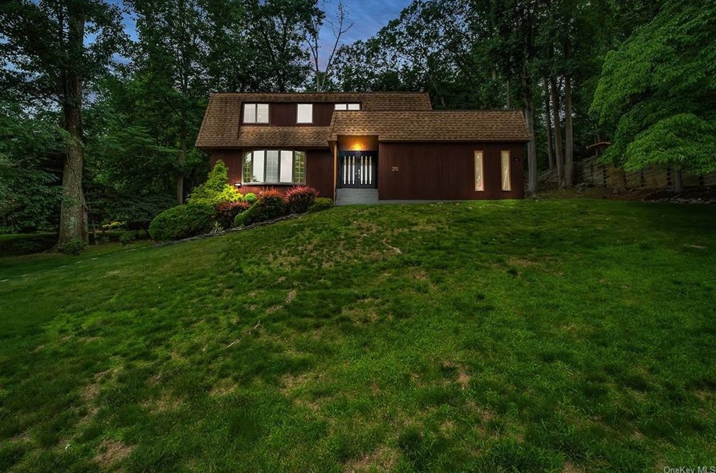 25 Tara Dr, Mount Ivy, NY 10970-3208