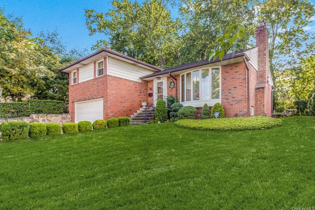278 Lee Ave, Yonkers, NY 10705-2720