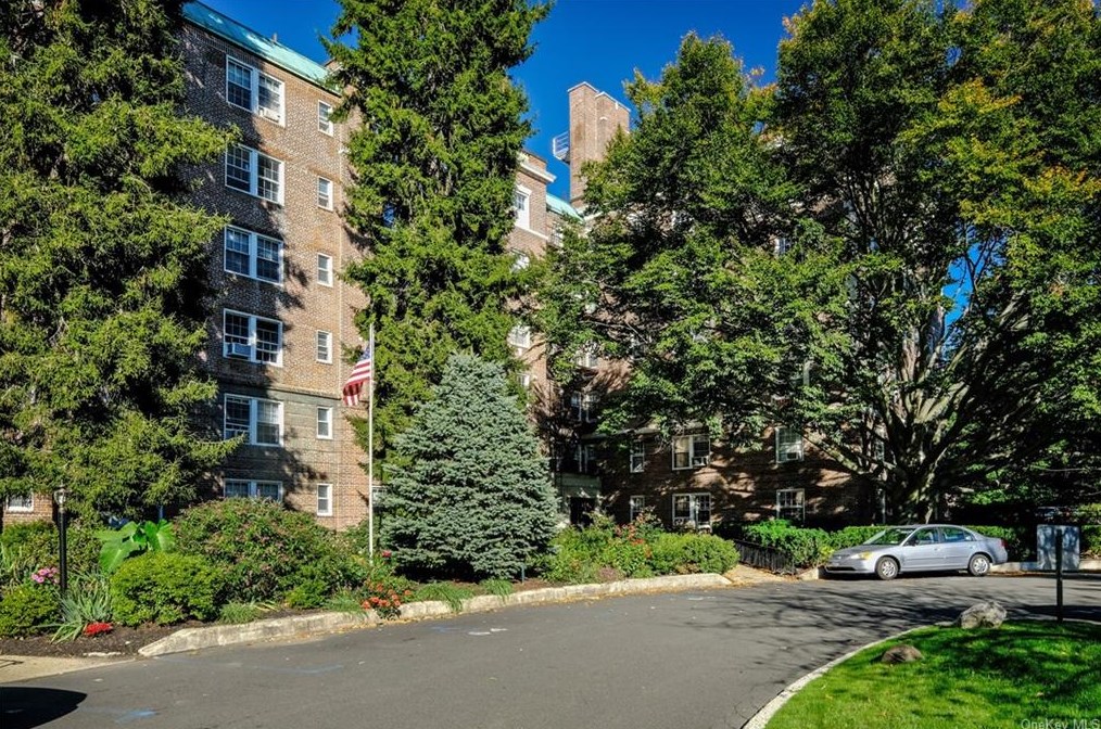 300 Broadway, North Tarrytown NY  10591-5317 exterior