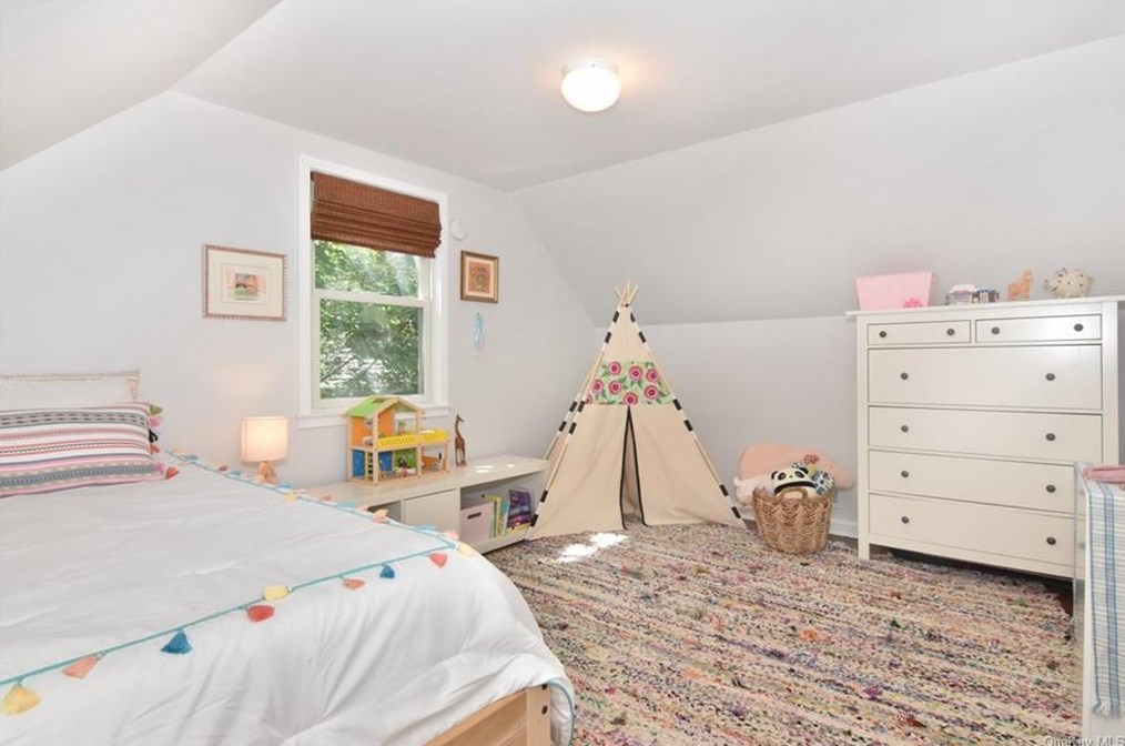 121 Walgrove Ave, Dobbs Ferry NY 10522-3106 exterior