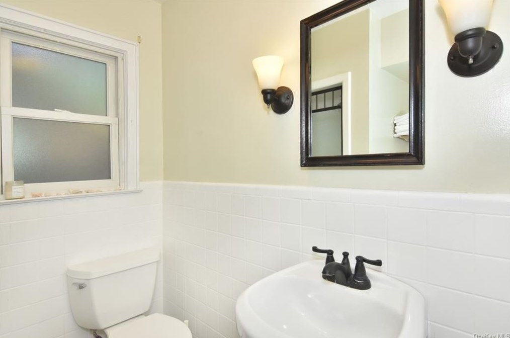 121 Walgrove Ave, Dobbs Ferry NY 10522-3106 exterior