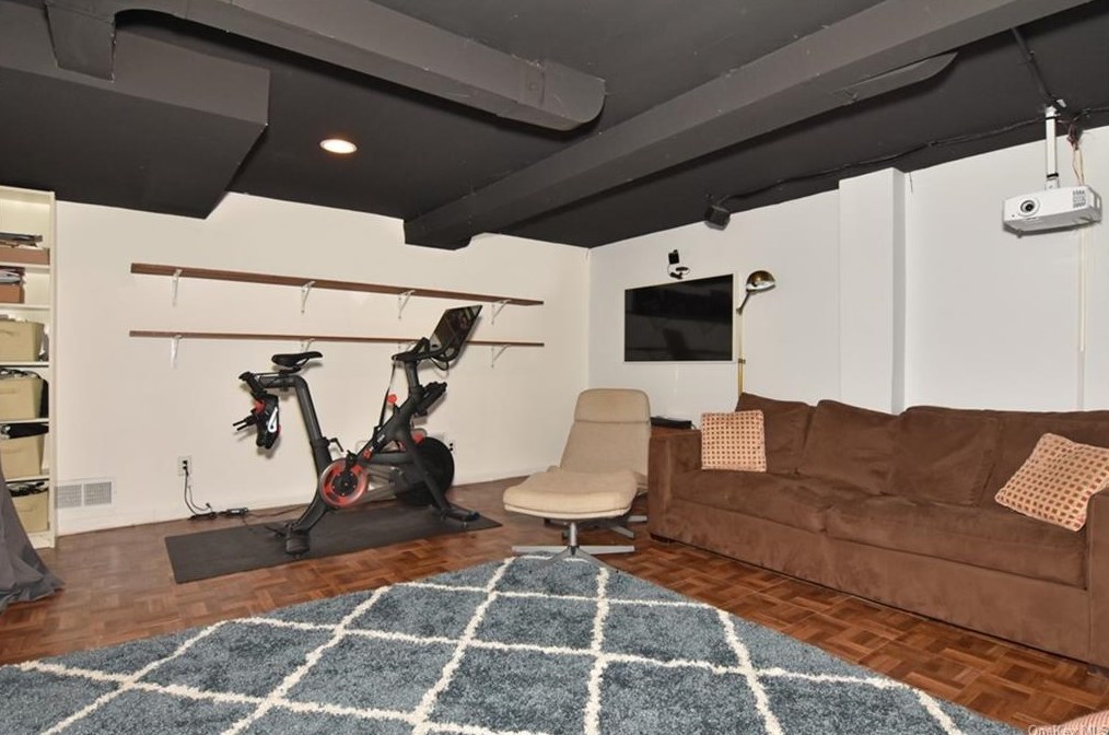 121 Walgrove Ave, Dobbs Ferry NY 10522-3106 exterior