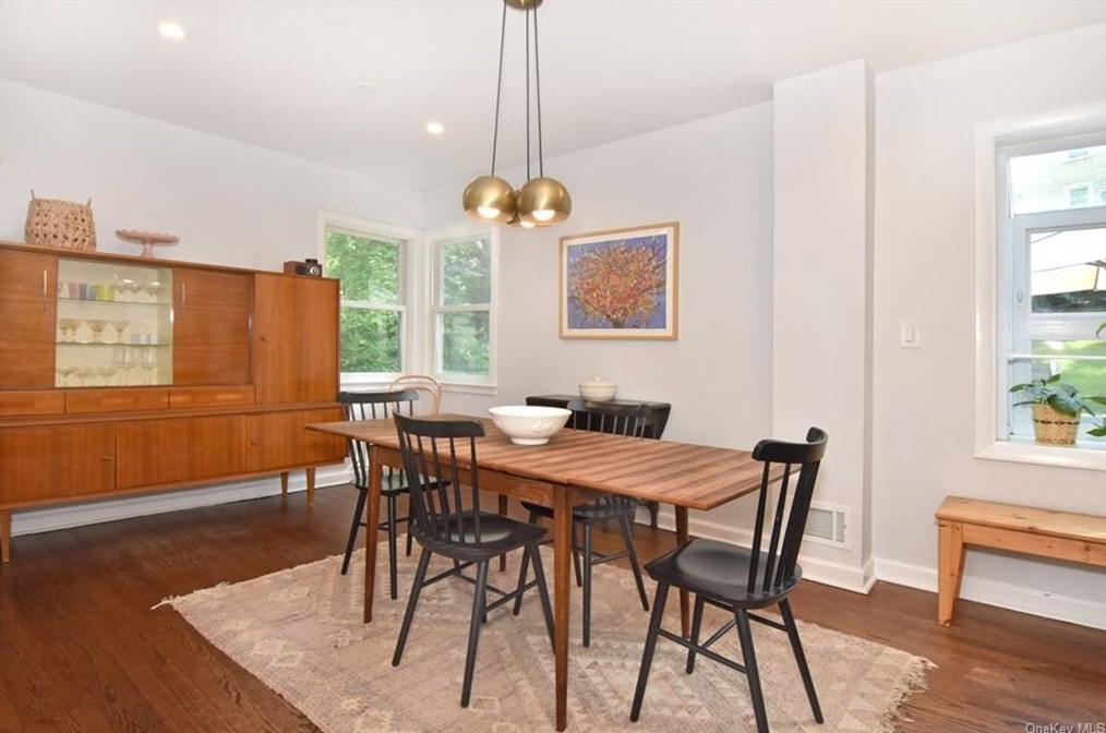 121 Walgrove Ave, Dobbs Ferry NY 10522-3106 exterior