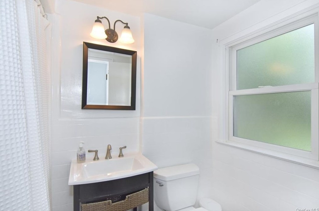 121 Walgrove Ave, Dobbs Ferry NY 10522-3106 exterior