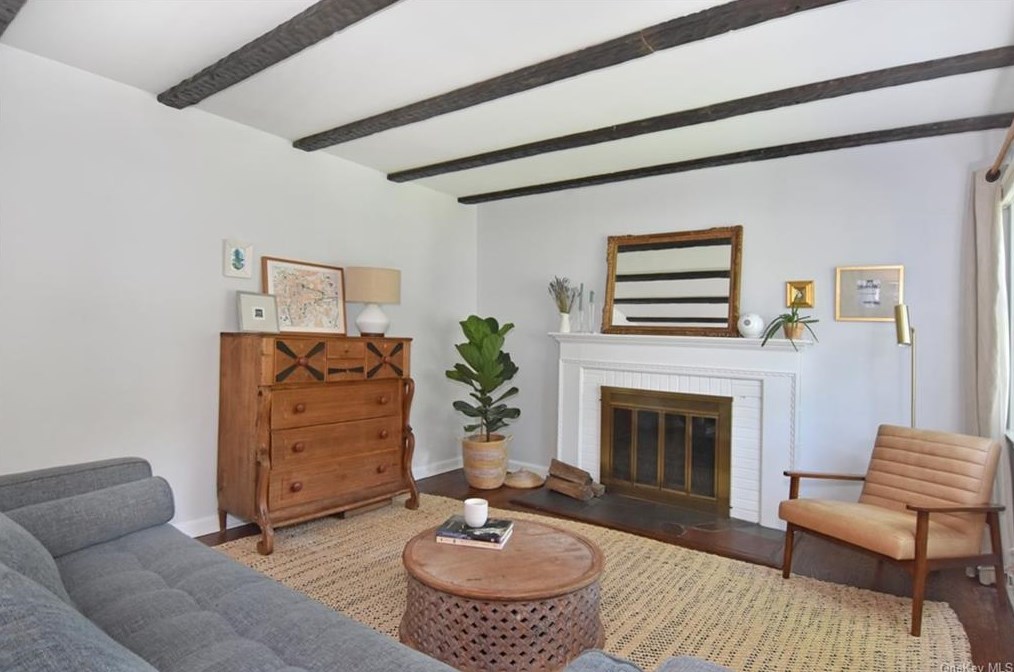 121 Walgrove Ave, Dobbs Ferry NY 10522-3106 exterior