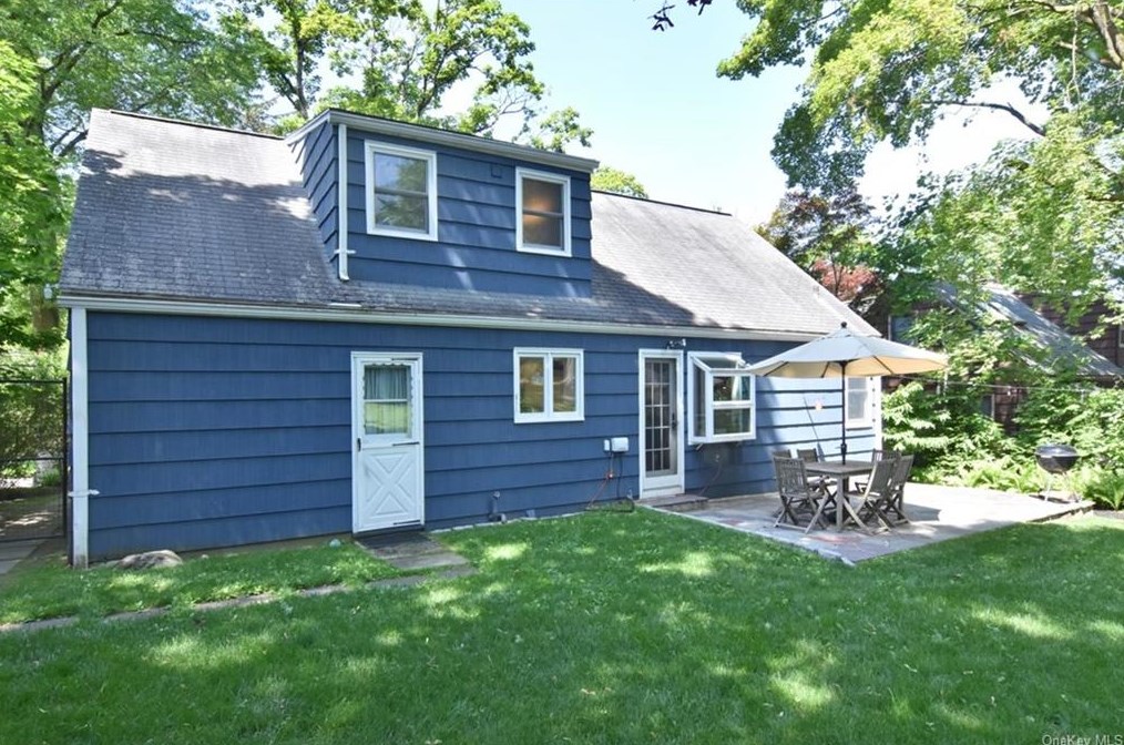 121 Walgrove Ave, Dobbs Ferry NY 10522-3106 exterior