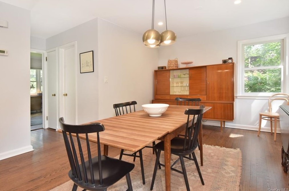 121 Walgrove Ave, Dobbs Ferry NY 10522-3106 exterior