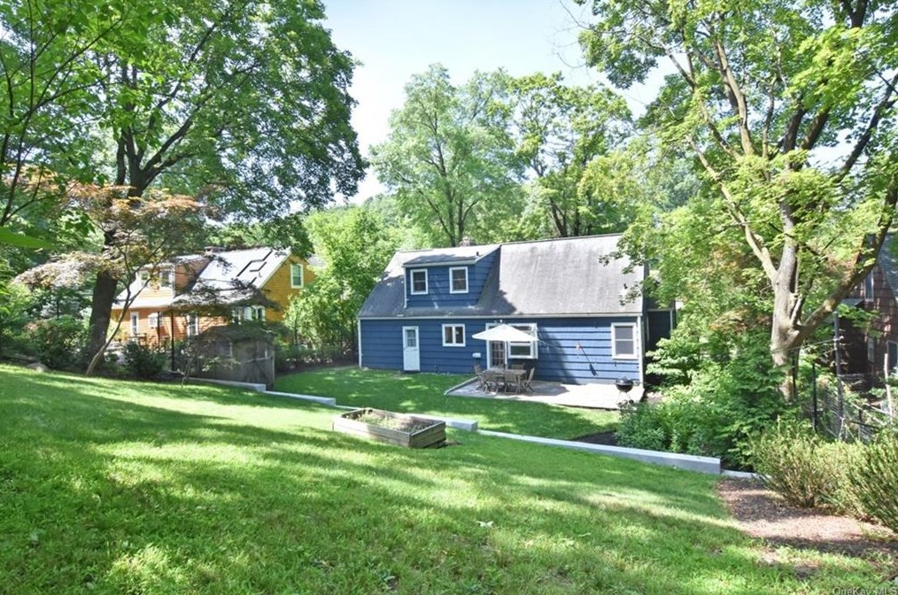 121 Walgrove Ave, Dobbs Ferry NY 10522-3106 exterior