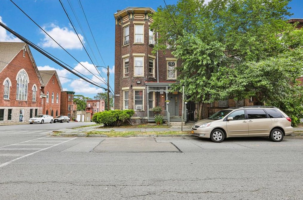 15 William St, Newburgh, NY 12550-5548