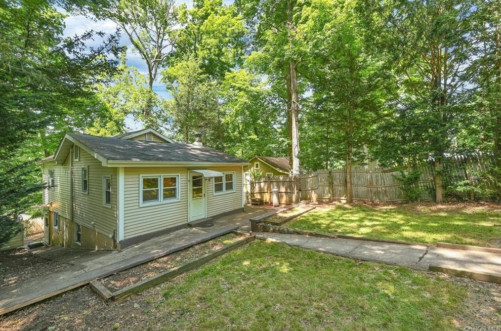 38 Hillside Trl, Monroe, NY 10950-6627