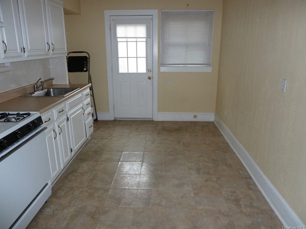 6 Lakeview Ave, White Plains, NY 10604