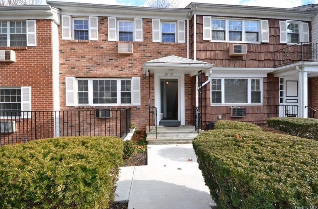 210 Woodland Hills Rd, White Plains, NY 10603