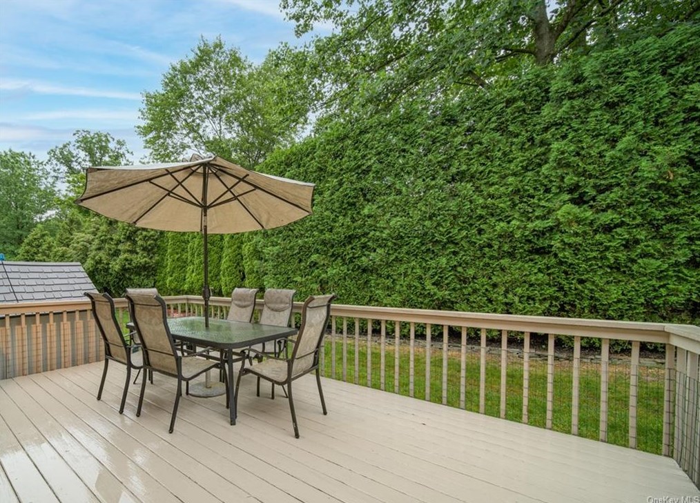 12 Sgt Ingram Ct, Chestnut Ridge NY  10965-2473 exterior