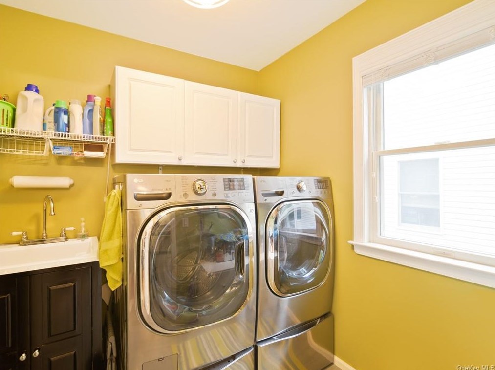 12 Sgt Ingram Ct, Chestnut Ridge NY  10965-2473 exterior