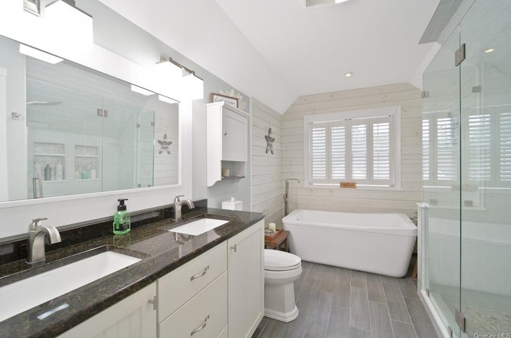 12 Sgt Ingram Ct, Chestnut Ridge NY  10965-2473 exterior