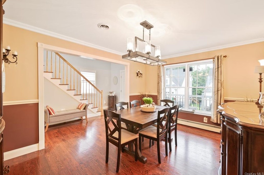 12 Sgt Ingram Ct, Chestnut Ridge NY  10965-2473 exterior