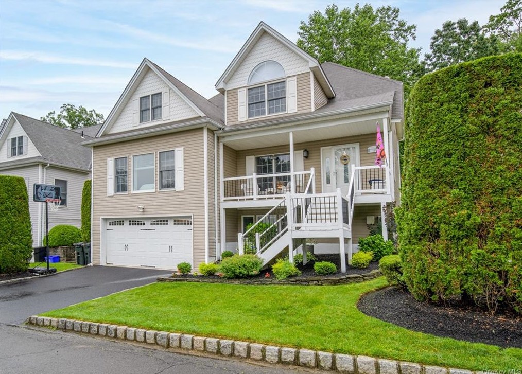 12 Sgt Ingram Ct, Chestnut Ridge NY  10965-2473 exterior