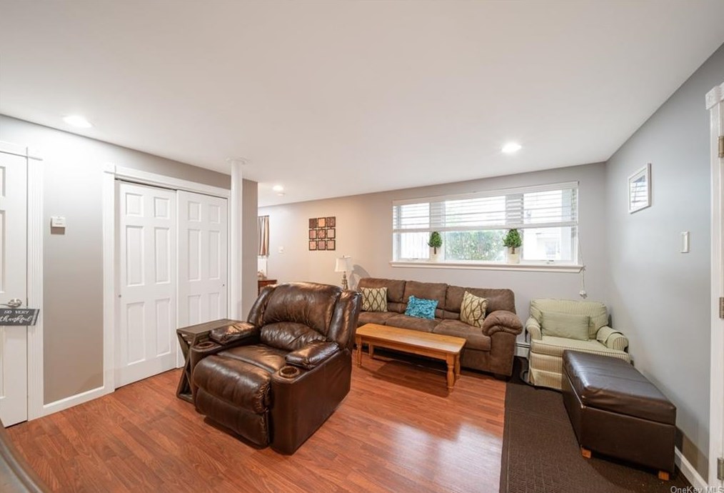 12 Sgt Ingram Ct, Chestnut Ridge NY  10965-2473 exterior