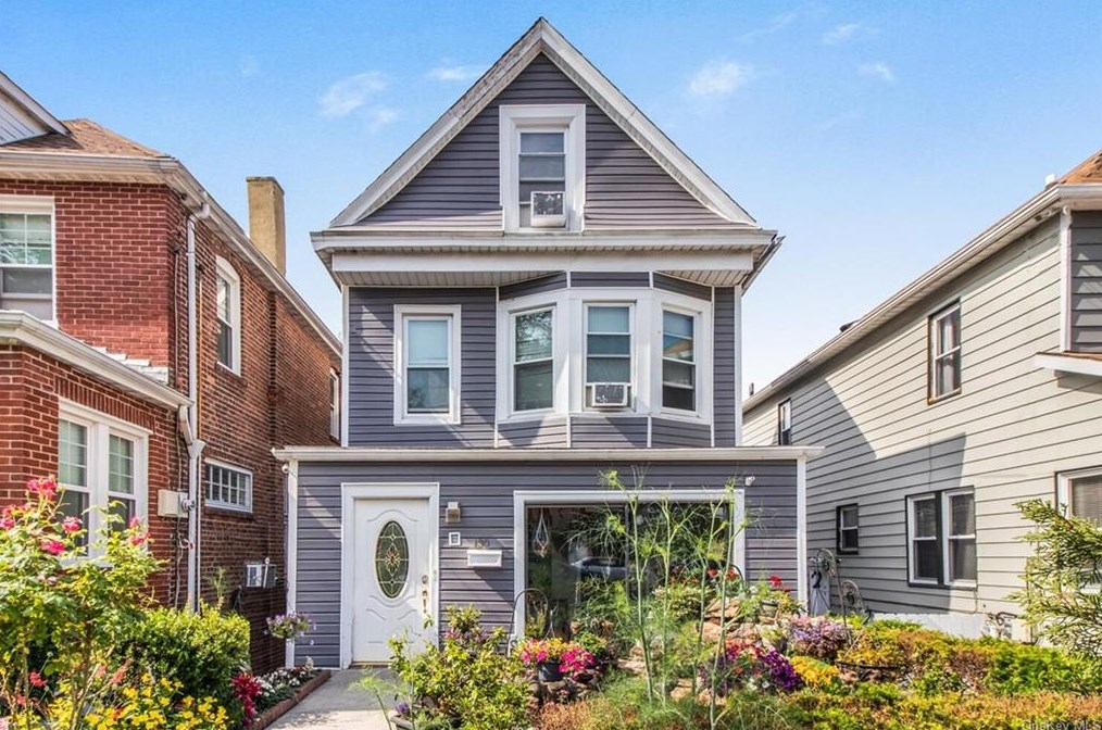 130 Scott Ave, Yonkers, NY 10704-4318