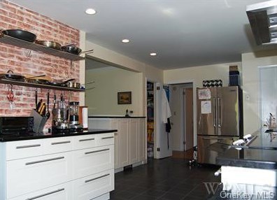 1174 Hunterbrook Rd, Yorktown Hgts, NY 10598