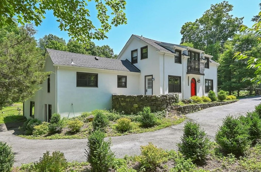 160 Furnace Woods Rd, Cortlandt Manor, NY 10567-6103
