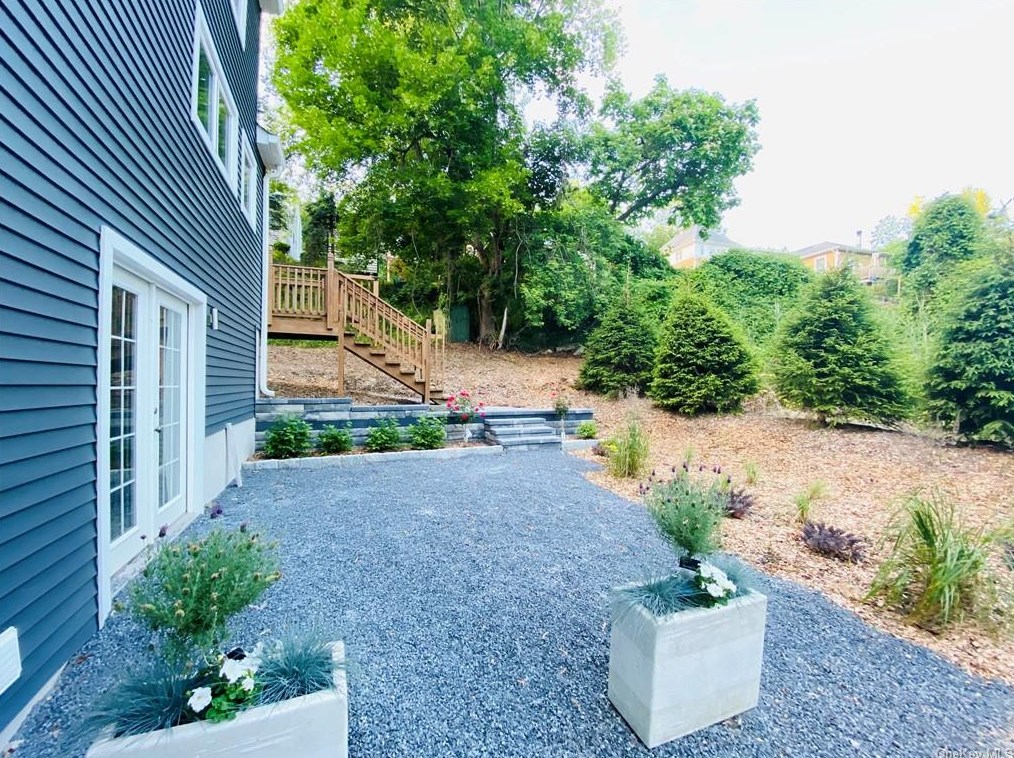 148 Cortlandt St, Croton On Hudson NY  10520-1416 exterior